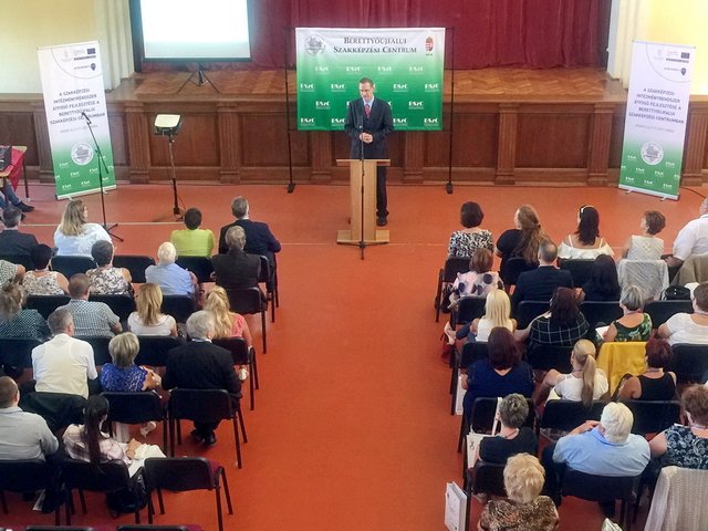 A szakképzési intézményrendszer átfogó fejlesztése 17